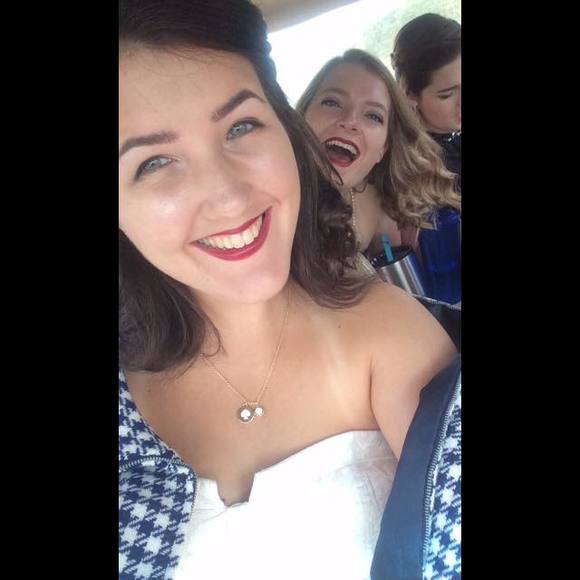 Meet your Posher, Elise - Picture 1 of 1